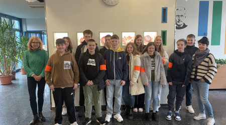 Die neu ausgebildeten „Schüler-Buddys“ achten auf ein freundliches Schulklima und entschärfen entstehende Konflikte.