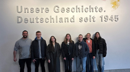 Schülerinnen und Schüler der IGS Hamm/ Sieg auf den Spuren der Demokratie in Bonn