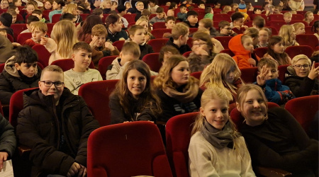 Bretter, die die Welt bedeuten – Unsere Klassen 5 schnuppern Theaterluft